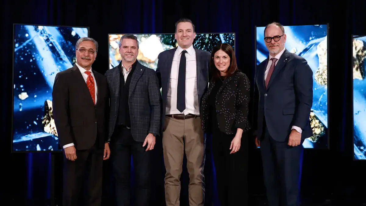 Launch of the Venture Scientist Fund. From left to right: Deep Saini, president and vice chancellor, McGill University; Chris Arsenault, founder and CEO at Inovia Capital; Evan Solomon, minister of artificial intelligence and digital innovation; Valérie Pisano, president and CEO of Mila; and Daniel Jutras, rector of the Université de Montréal (CNW Group/Mila - Quebec AI Institute)