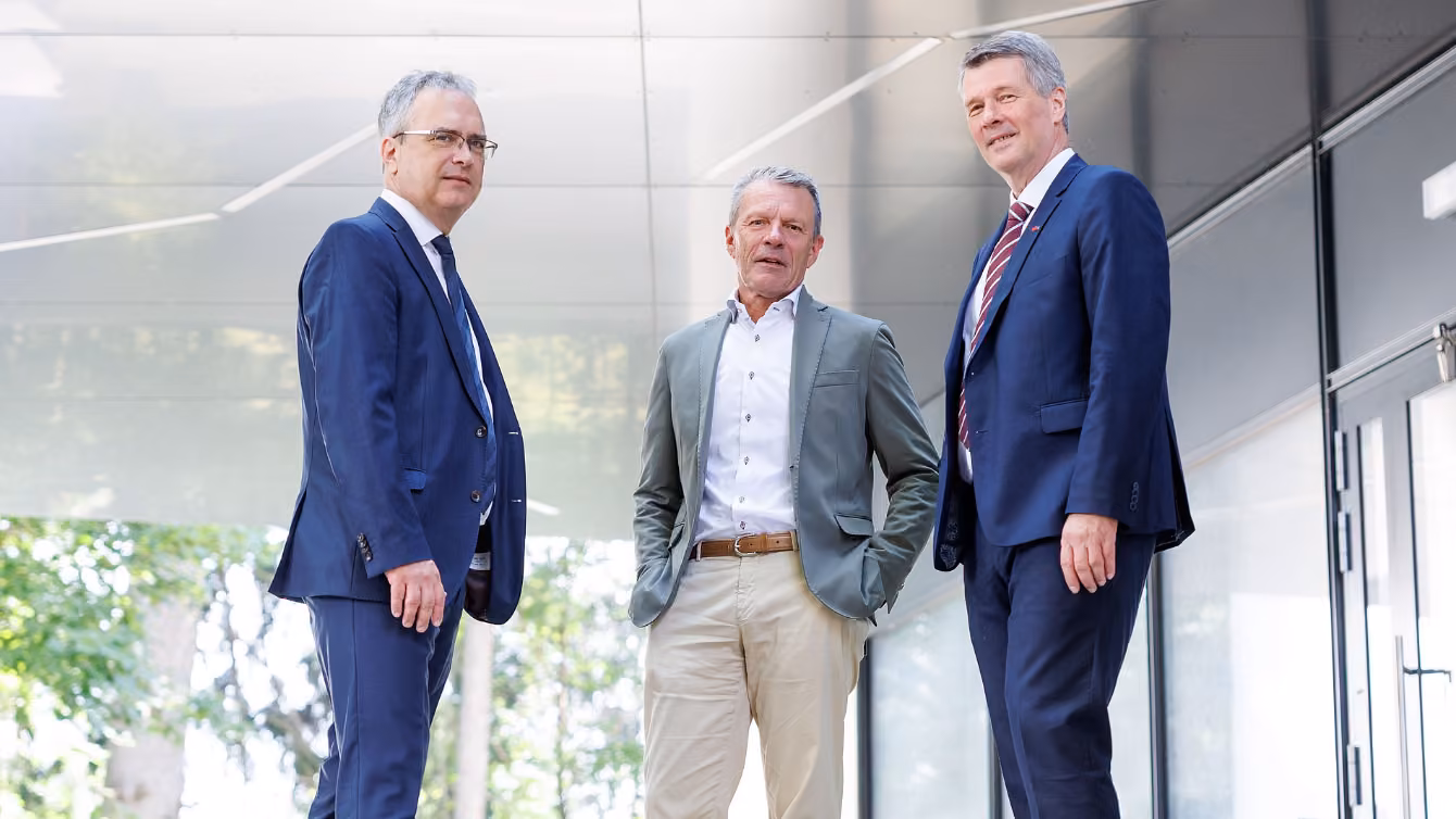 (from left) Peter Riedler, vice chancellor of the University of Graz; Alexander Rosenkranz, vice rector of the Medical University of Graz; and Horst Bischof, vice chancellor of TU Graz